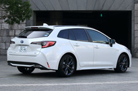 トヨタ・カローラ ツーリング ハイブリッドW×B