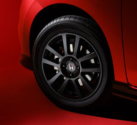 ブラックパーツで上質感アップ　「ホンダ・フィット」の特別仕様車「ブラックスタイル」発売の画像