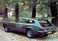 「リライアント・シミターGTE」。デビューは1968年だが、写真はFRP製ボディーを拡大した1975年以降のモデル。エンジンは英国フォード製の2.5／3リッター直6を積む。