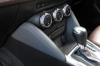 「XDノーブル・ブラウン」のインテリアに施された、グレーのアクセント。