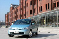 発表会場は、神奈川県は横浜の「赤煉瓦倉庫」。新型タイヤの試乗会も、同時に開催された。クルマは「シンセラ SN828」を装着したトヨタ「プリウス」