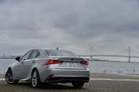 レクサスIS300h“バージョンL”（FR/CVT）／IS250“Fスポーツ”（FR/8AT）【試乗記】の画像