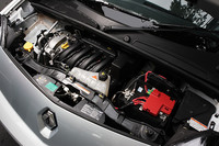 105psを発生する1.6リッターの直列4気筒エンジンと5MTのギアボックスはカングーと共通。