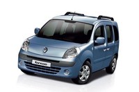 「ルノー・カングー」（写真のボディーカラーはブルーエトワール メタリック）