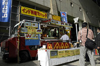 
	「マハッタ」（インド料理）
	使用車両：トヨタ・ダイナ
	主なメニュー：チキンカレー＜ナンorライス＞（500円）、タンドリーチキン（200円）
	 