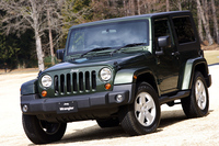 【スペック】
    ラングラーサハラ（4AT）：全長×全幅×全高＝4185×1880×1840mm／ホイールベース＝2425mm／車両重量＝1840kg／駆動方式＝パートタイム4WD／3.8リッターV6OHV12バルブ（199ps／5000rpm、32.1kgm／4000rpm）／価格＝368万5500円（テスト車＝同じ）
    