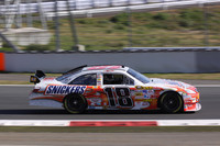 OHVシングルキャブながら800psを絞り出す5.8リッターV8エンジンを搭載したNASCAR仕様の「カムリ」。ドライバーは第6戦で優勝、シリーズランキングではカムリ勢最上位の8位となったデニー・ハムリン。