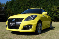 新型「スズキ・スイフトスポーツ」。2011年12月にMT車が、2012年1月にCVT車が発売される。