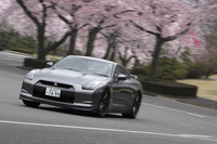 2009年モデルになって、全体に身軽になったというのがリポーターの印象。スポーツカーにとって好ましい進化といえるだろう。
