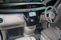 ダッシュボード上部にメーター類が収まるインパネ。エアコン、オーディオなどを集中操作する「CF-Net」は装備されない。