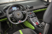 クーペと同様に、ドライバーの正面には12.3インチのTFTディスプレイが備わる。メーターのほか、ナビゲーションマップの表示も可能。