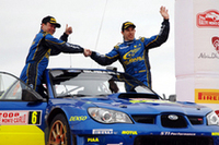 3位入賞を喜ぶ、コドライバーのステファン・プレボ（写真左）とクリス・アトキンソン。