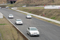 
	走行順は毎周入れ替え。全員がインストラクターの直後を走って、ライン取りを学べるように配慮されている。
	 