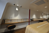 『カーグラフィック』のバックナンバーが創刊号からほぼ全巻そろっている。