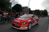 我慢のドライブで3位をキープしたプジョーのグロンホルム。結果、ソルベルグに代わって、総合ランキング2位に躍り出た。