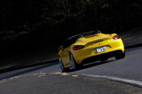 375psの最高出力と1315kg（DIN）の車両重量により、「ボクスター スパイダー」は3.5kg/psというパワー・ウェイト・レシオを実現している。