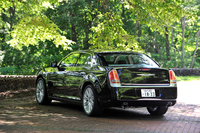 先行車との距離を自動制御する「アダプティブクルーズコントロール」や、斜め後ろの車両を検知する「ブラインドスポットモニター」など、安全装備も充実している。