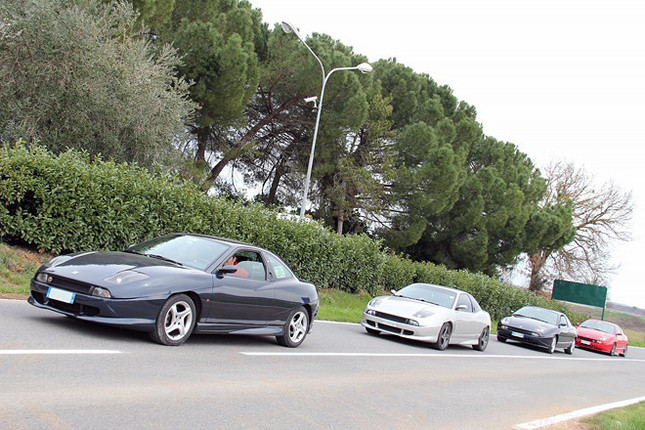 コッレ・ヴァル・デルサを目指すメンバーたち。