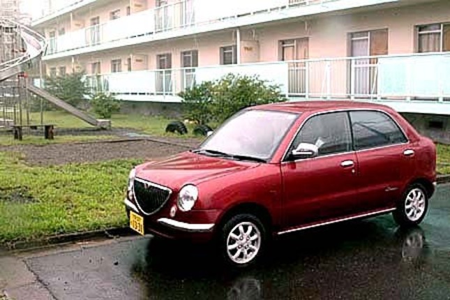 【スペック】全長×全幅×全高＝3395×1475×1405mm/ホイールベース＝2360mm/車重＝760kg/駆動方式＝FF/0.66リッター直3DOHC12バルブ（58ps/7600rpm、6.5kgm/4000rpm）/車両本体価格＝99.8万円（テスト車＝119.5万円）