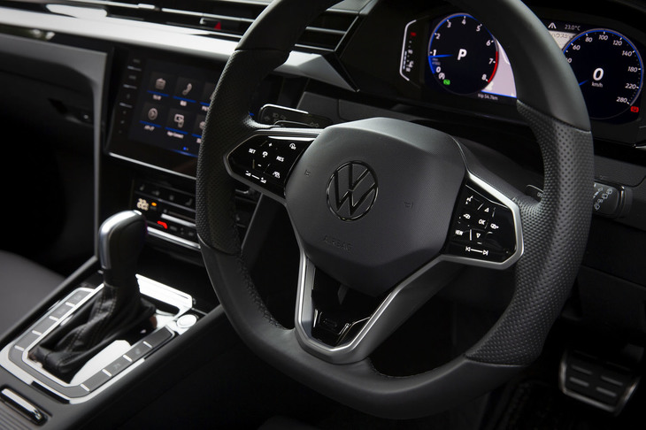 フォルクスワーゲン・アルテオン（ステアリングホイール）