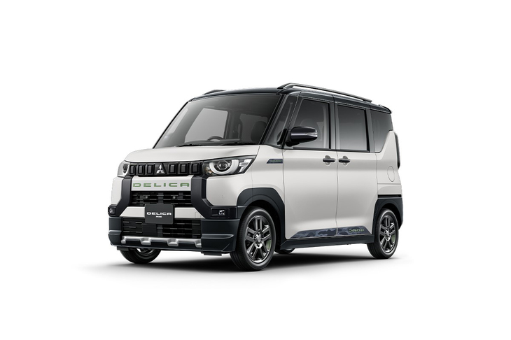 「CHAMONIX（シャモニー）パッケージ」を装着した「三菱デリカミニ」。