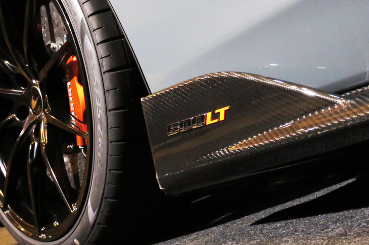 ボディーサイドの空力パーツに装着された「600LT」のバッジ。