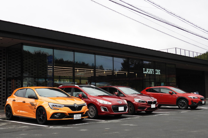 白樺湖のローソンにて。こちらは女神湖での氷上試乗会を取材する際などに立ち寄る、自動車メディアの間ではおなじみのコンビニだ。
