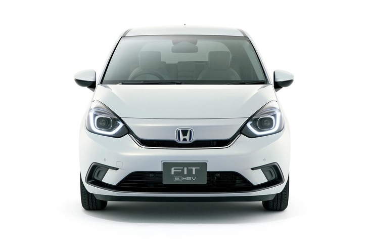 試乗記部門では今月も新型「ホンダ・フィット」と「トヨタ・ヤリス」が激突。3月のアクセスランキングではフィットが1位で、ヤリスが2位だった。