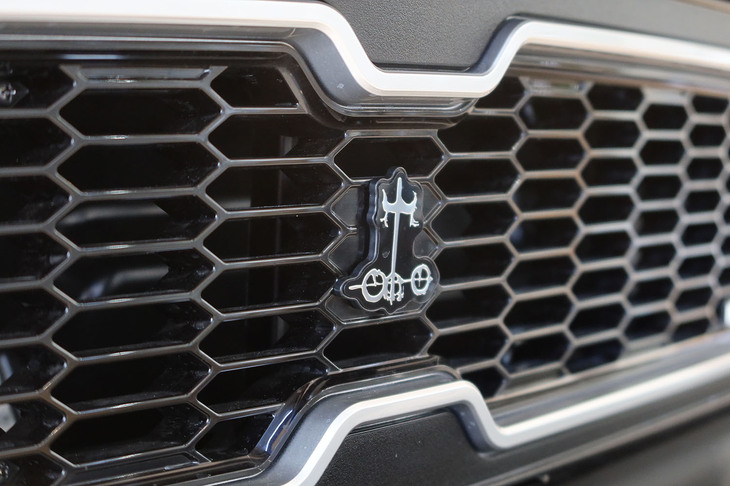 ミツオカM55ファーストエディションe：HEV EX（フロントグリル）