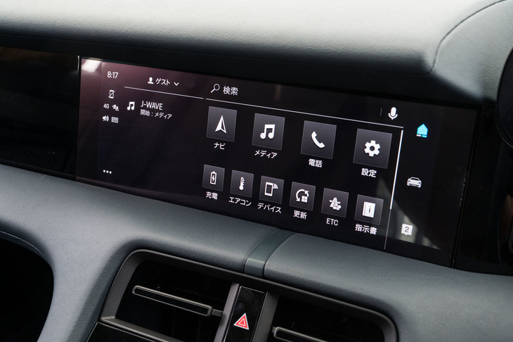 インフォテインメントシステムには第6世代「ポルシェコミュニケーションマネージメントシステム」を採用。助手席からの操作に便利な、パッセンジャーディスプレイもオプションで用意される。