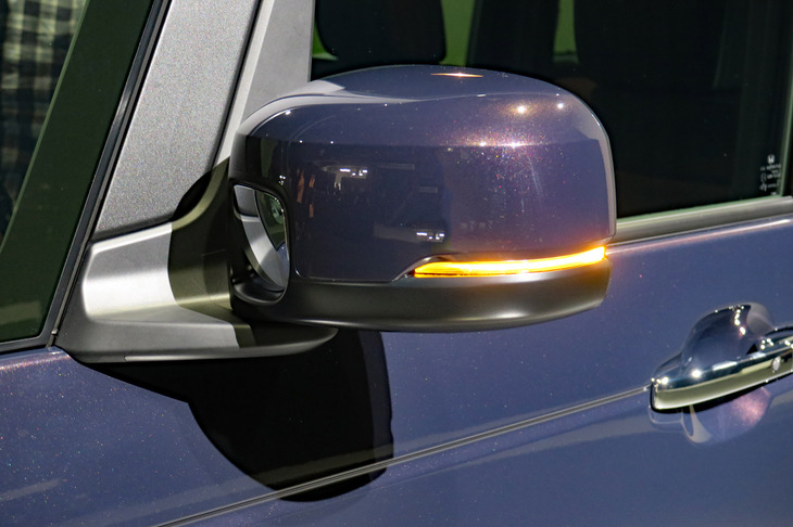 ホンダN-BOXカスタム（ウインカー）