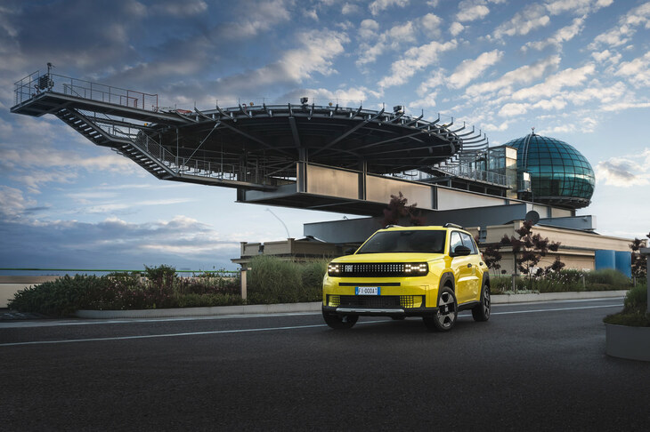 建築家レンツォ・ピアノがリンゴットのリニューアル計画で追加したヘリポートを背景に。