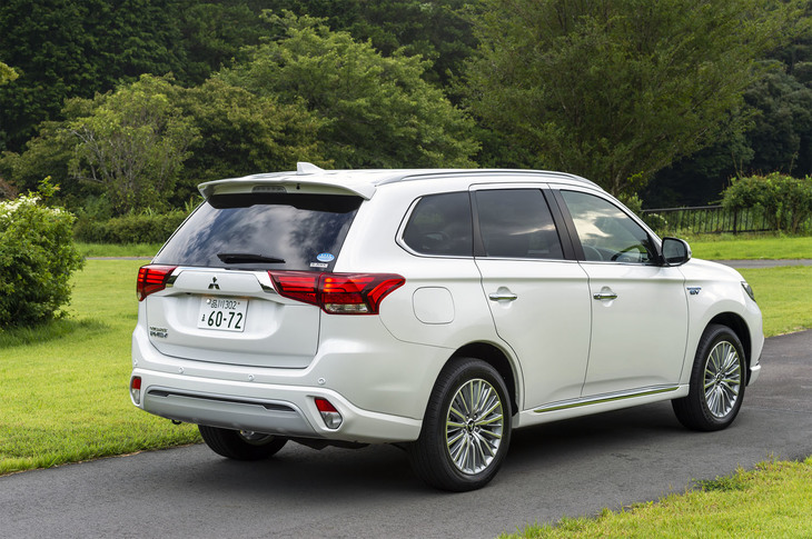 走りの質感向上に効果てきめんだったのが、構造用接着剤によるボディー補強。従来、「Sエディション」のみに行っていたものを、生産ラインの改良によって、全車に拡大採用している。