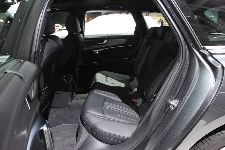 アウディA6アバント