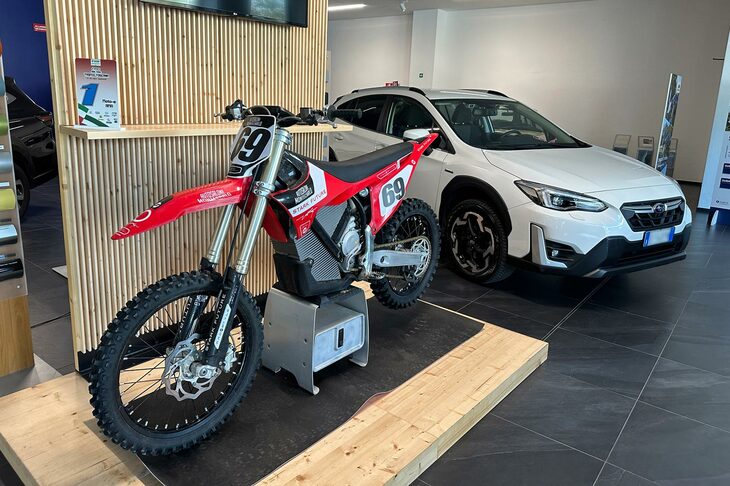 マージ家の販売店はMGよりも先に、2023年に電動モトクロッサー「スタルク・フューチャー」の販売も始めた。