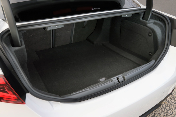ラゲッジルーム容量については。FR車と同じく480リッターとされている。