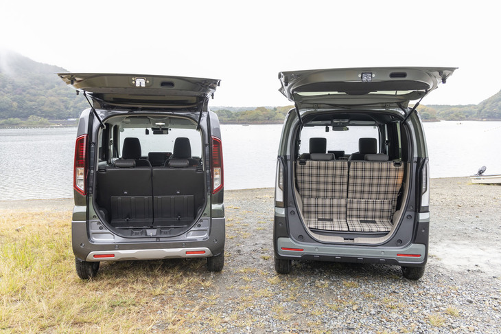 まずは荷室まわりの使い勝手をチェック。開口部は「N-BOXジョイ」のほうが大きく、より地面に近いところまで開く。