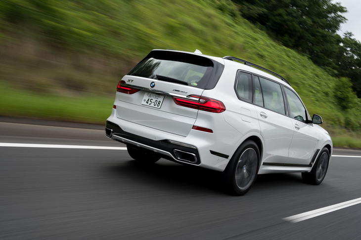 3列目シートの実用性も十分で、乗り心地も非常に快適な「X7」。燃費もこのクラスとしては良好で、存外にユーザーフレンドリーなクルマに仕上がっていた。