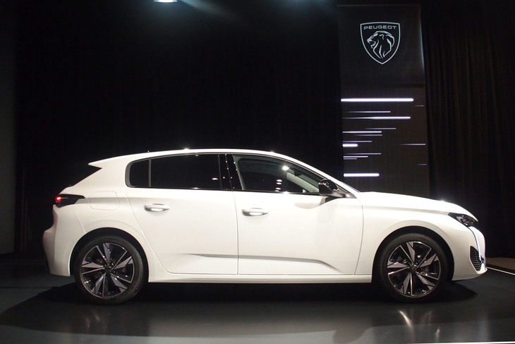 プジョー308アリュール（サイドビュー）