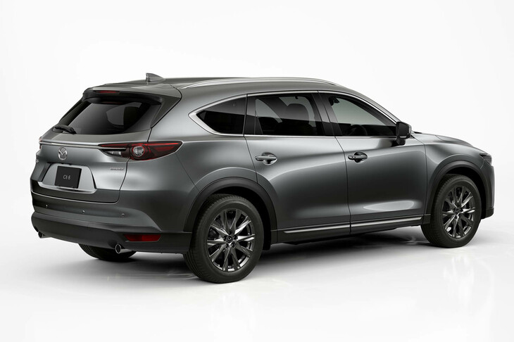 マツダによれば、「CX-8」では5人以上で乗車するケースが半分を占めているとのこと。これはミニバンをしのぐ数字となっている。購入に際しては、トヨタの「ハリアー」「アルファード」「ランドクルーザープラド」などが比較検討の対象になるという。