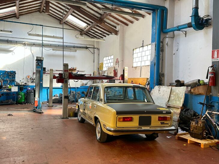 整備を待つ「1600スペシャルT」。