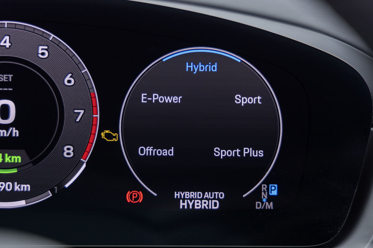 ドライブモードは「オフロード」「Eパワー」「ハイブリッド」「スポーツ」「スポーツプラス」の全5種類。