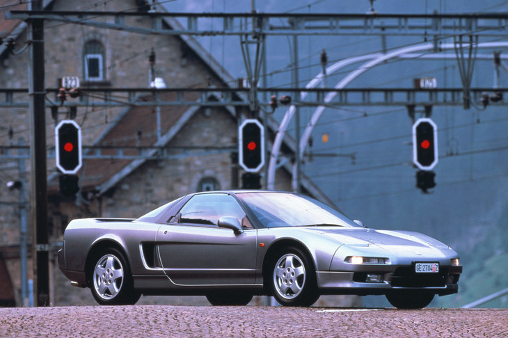 1990年に発売された「ホンダNSX」には、量産車として世界で初めてアルミボディーが採用された。