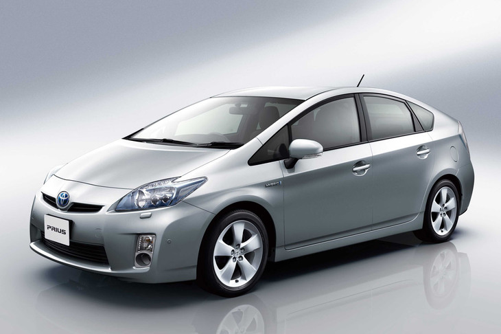 3代目「トヨタ・プリウス」。燃費性能に特化した「L」グレードの10・15モード燃費は38.0km/リッターにも達した。