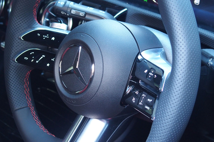 メルセデス・ベンツA200d（ステアリングホイール）