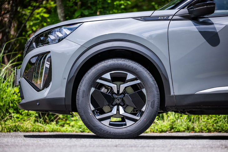 重量のかさむSUV用として、丈夫な二重構造のスチールベルトパッケージを採用。車両の荷重を支え、優れた操縦安定性を実現するのも「アシュアランス マックスガードSUV」の特徴とされる。
