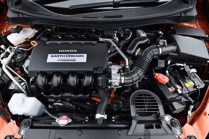 1.5リッター直4エンジンをベースとするハイブリッドユニット。JC08モードの燃費値は24.2km/リッター。