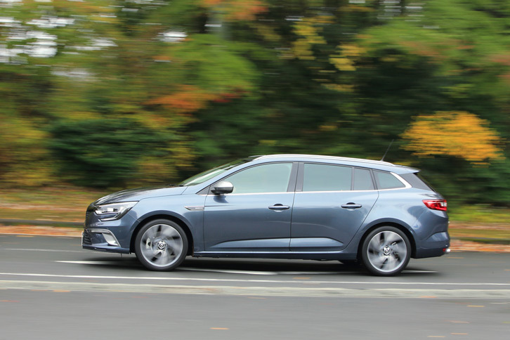 日本では今や貴重な存在となったCセグメントのワゴンモデル。なかでも「メガーヌ スポーツツアラー」は、ハッチバックよりホイールベースを延長するなど、非常に凝った“作り分け”がなされている。