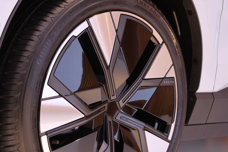 ボルボEX30ウルトラ シングルモーター エクステンデッドレンジ（フロントホイール）