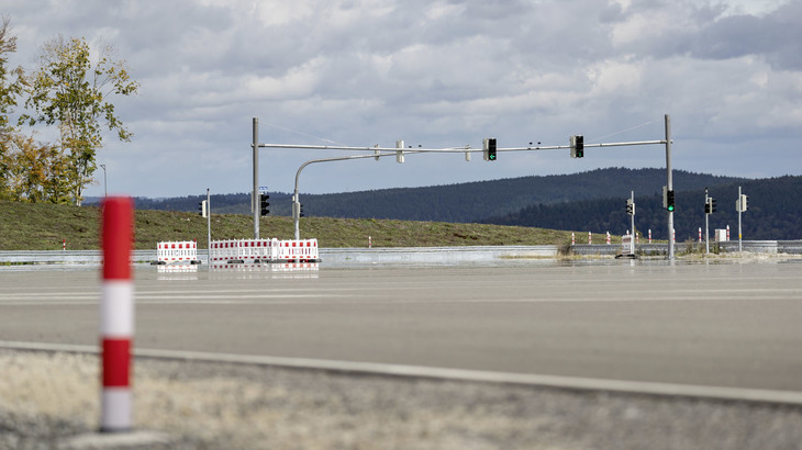 総合試験路面「Berthaエリア」の様子（ごく一部）。ここでは車載センサーが信号機をきちんと読み取れるかどうかをテストしている。